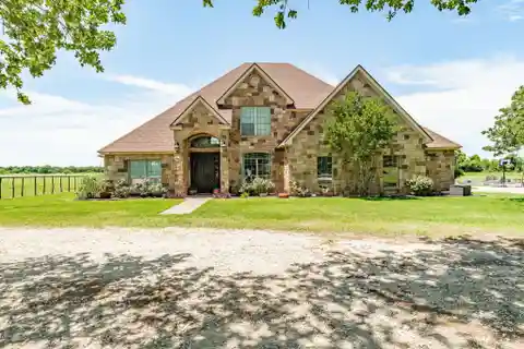 21 Acres of Refined Texas Country Living