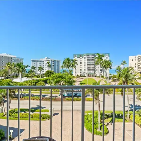 STUNNING NAPLES WATERFRONT LIVING