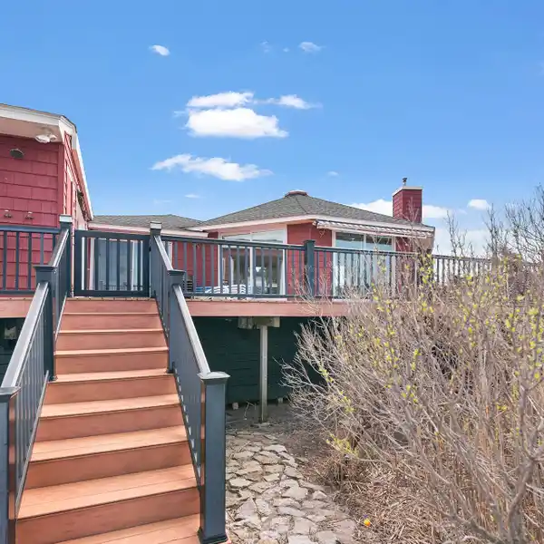 SPECIAL WATERFRONT RETREAT