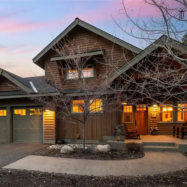 ELEGANT MOUNTAIN RETREAT IN PROSPECTOR REACH