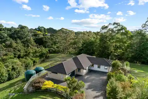 Tranquil Lifestyle Retreat Amid Native Bush