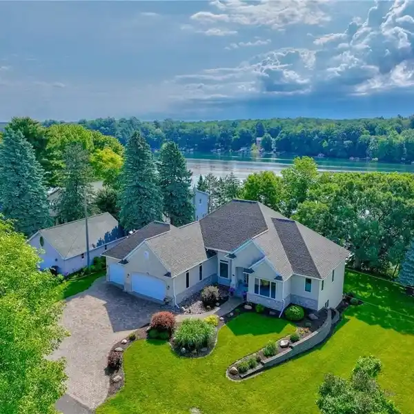 PEACEFUL LAKEFRONT SECLUSION WITH MODERN COMFORT