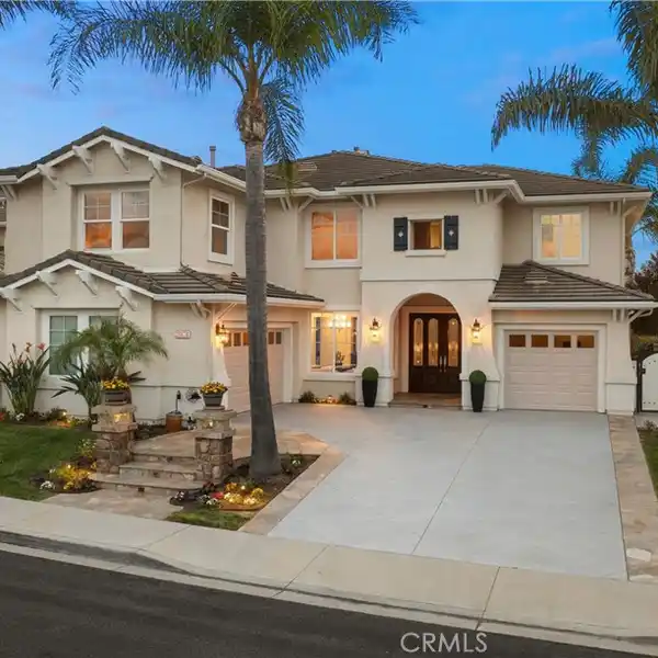 RESORT-STYLE LIVING IN HILLCREST ESTATES