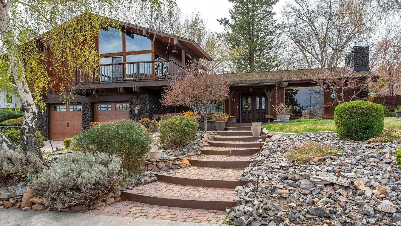 Beautifully Maintained Southwest Reno Home