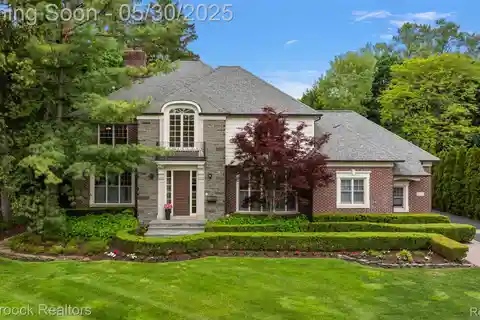 Spacious Estate with Flexible Floor Plan