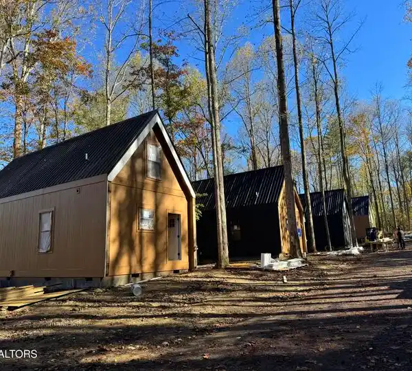 MODERN CABIN RETREAT