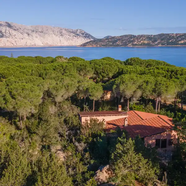 SECLUDED COUNTRY HOME IN CAPO CODA CAVALLO
