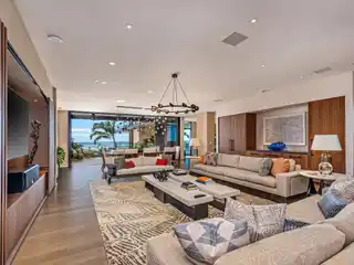 Penthouse-Sized Home at Park Lane Ala Moana