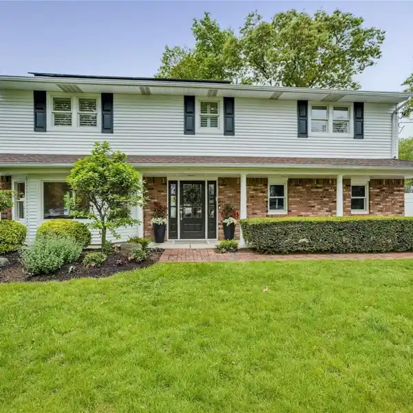 IMPRESSIVE SPLANCH-STYLE HOME