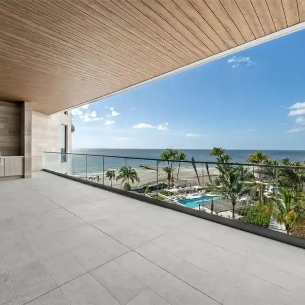 EXCEPTIONAL RESIDENCE IN THE ARMAND BUILDING