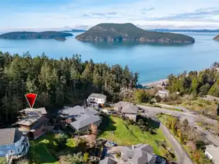 Luxurious Custom Home Overlooking Burrow's Bay