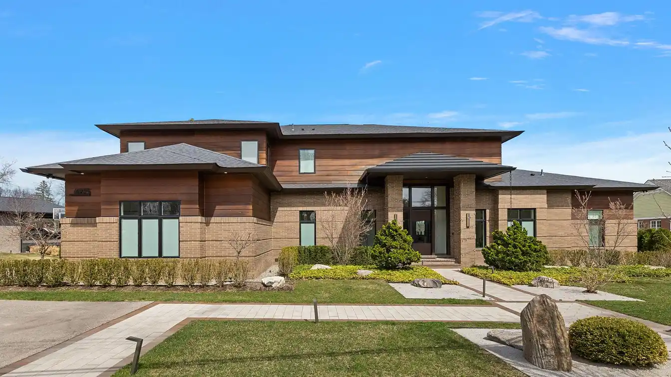 Newer Construction Lakefront Home on over an Acre