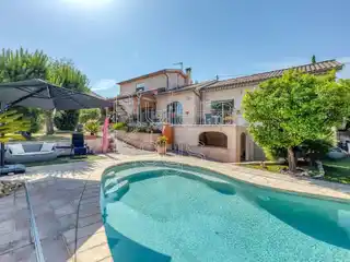 Sunlit Villa Steps from Saint-Aygulf Beaches