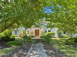 Private Cul-De-Sac Living with Pool Paradise