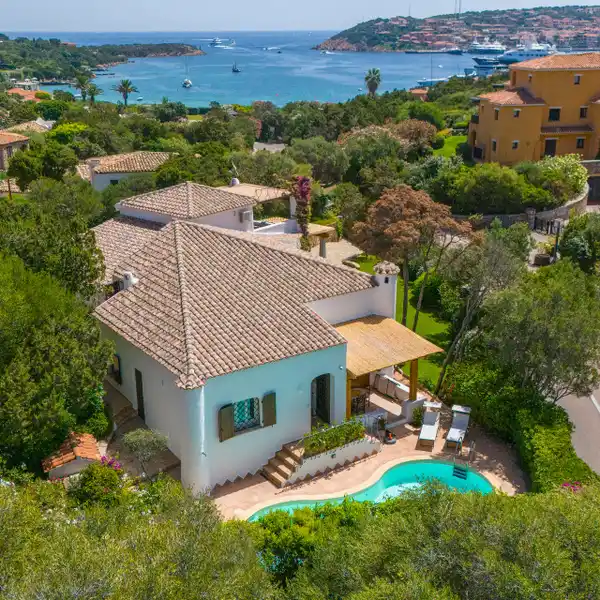 GORGEOUS FIVE BEDROOM VILLA WITH POOL