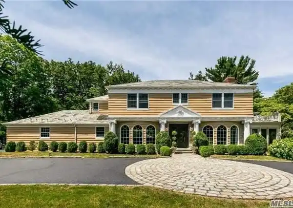 CLASSIC COLONIAL IN THE VILLAGE OF KINGS POINT