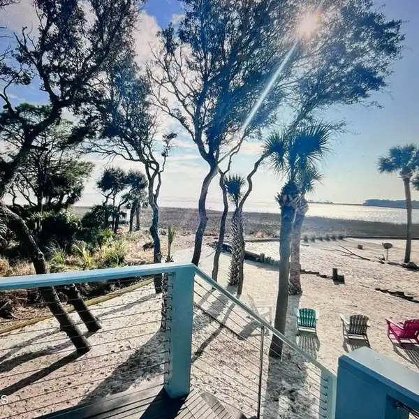 STUNNING FRIPP ISLAND RETREAT WITH ENDLESS OCEAN VIEWS