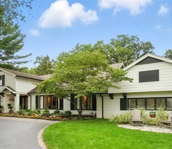SPACIOUS AND STYLISH HOME WITH DESIGNER FINISHES