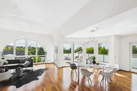 Elegant and Functional Penthouse Maisonette