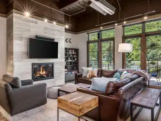 Striking Mountain Contemporary Retreat
