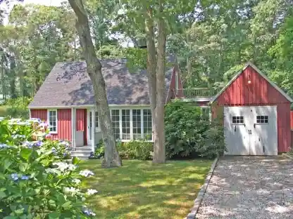 Designer's Beach Cottage Escape