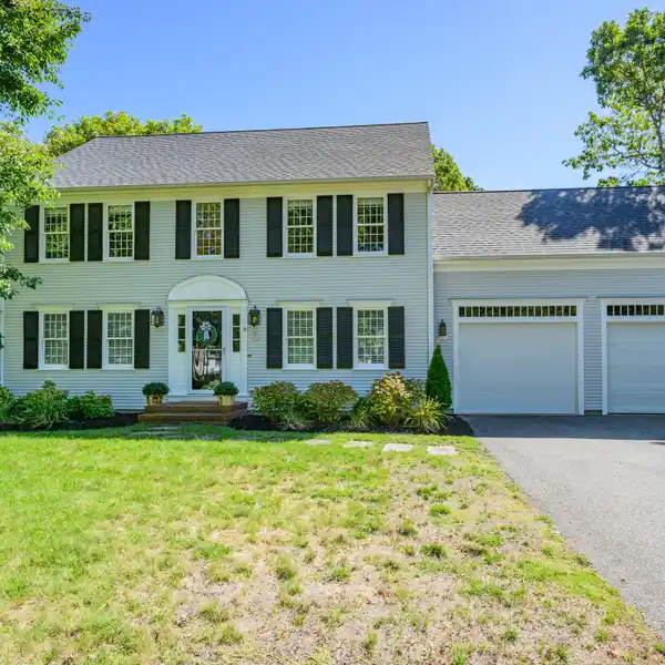 STUNNING COLONIAL HOME IN YARMOUTH