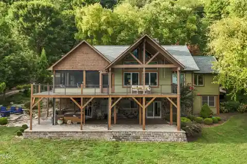 One-Of-A-Kind Cherokee Lake Retreat