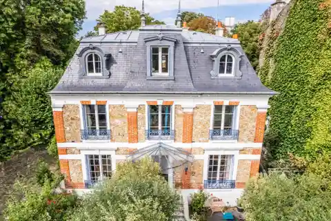Character-filled 1930s Home with Garden Access
