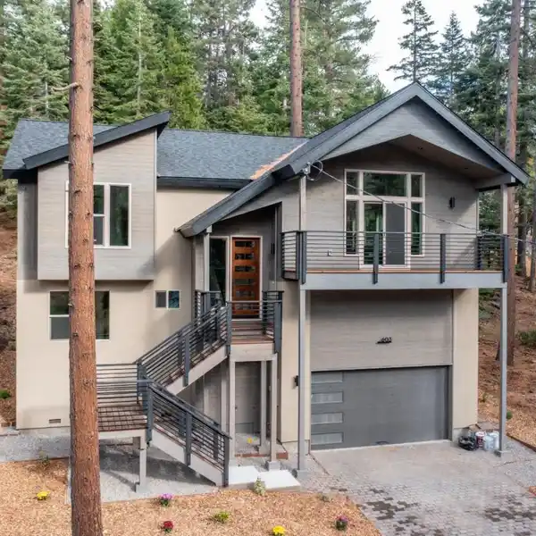 LUXURY LIVING AND OUTDOOR ADVENTURE