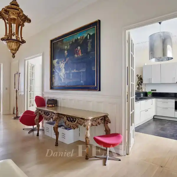 ELEGANT APARTMENT IN EXCELLENT CONDITION