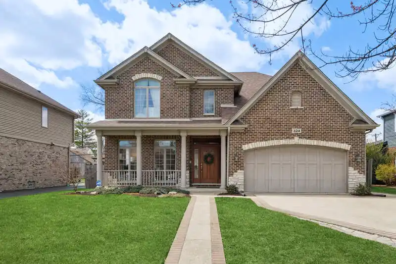 Newer Build in Coveted Park Manor