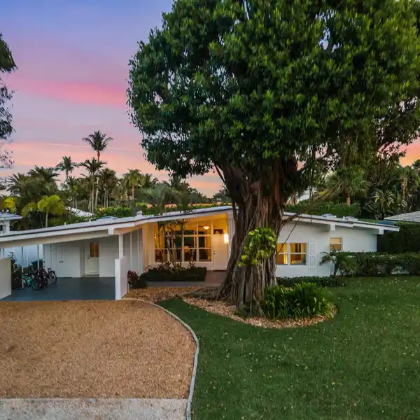 MID-CENTURY COASTAL RETREAT ON A PRIME INTERIOR LOT