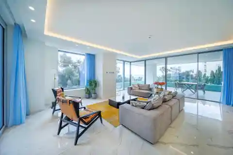 Full-Floor Sea-View Apartment