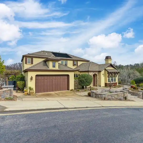 THOUGHTFULLY DESIGNED HOME IN PRESTIGIOUS PROMONTORY