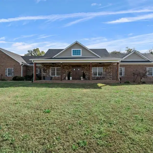 BEAUTIFUL COUNTRY HOME