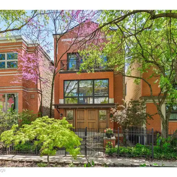 EXTRAORDINARY HOME ON A QUIET BLOCK