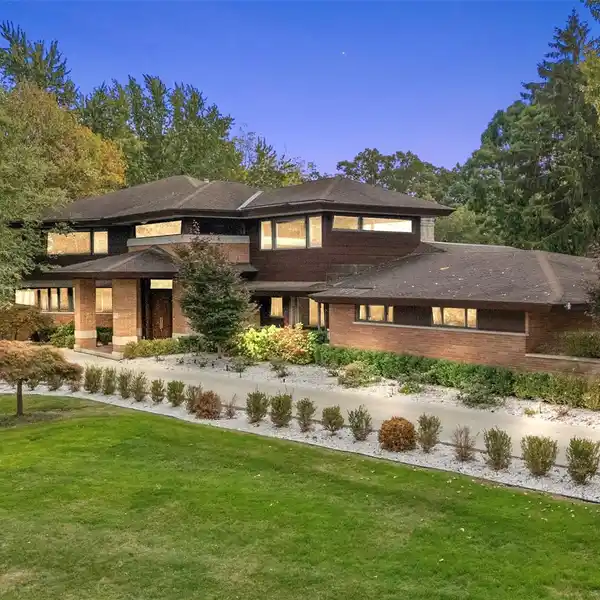 ARCHITECT-REDESIGNED ESTATE WITH RESORT AMENITIES