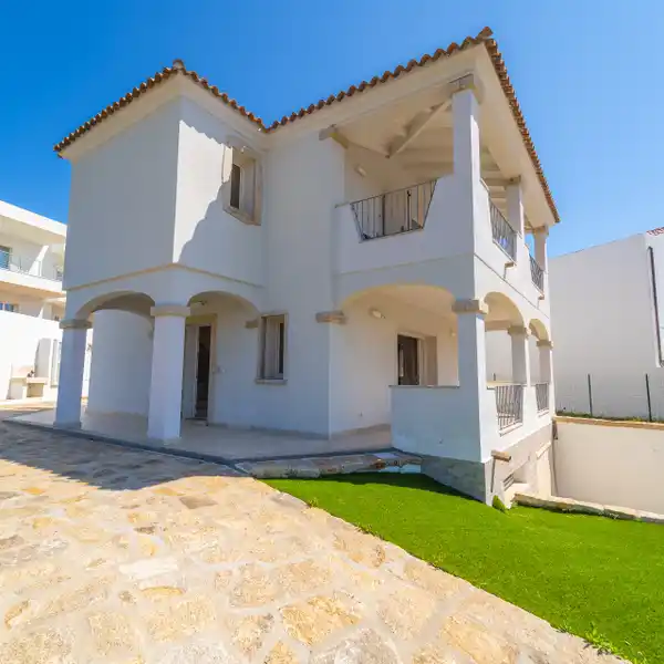 BRIGHT AND OPEN TWO BEDROOM HOME