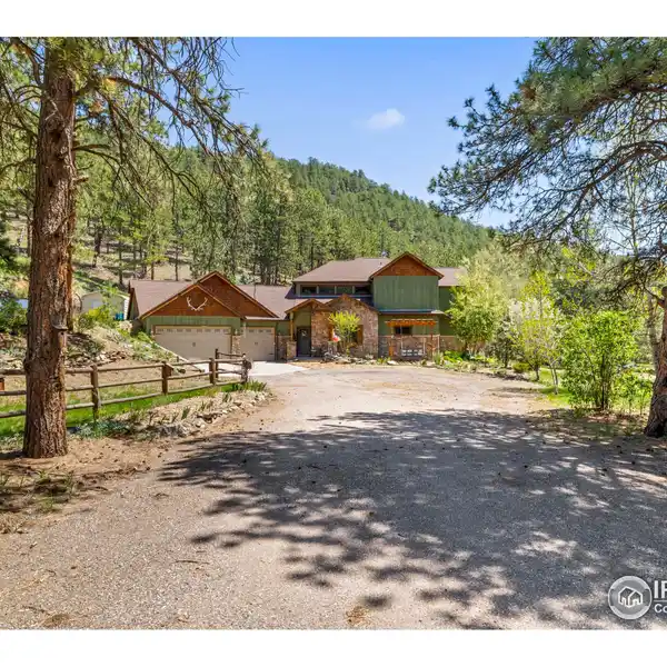 REMARKABLE CUSTOM RESIDENCE ON NEARLY 38 ACRES