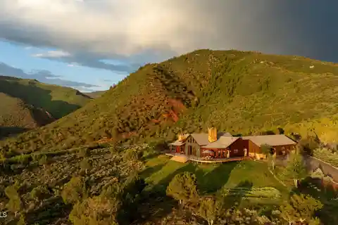 Serene 40-Acre Retreat Overlooking Eagle Conservation