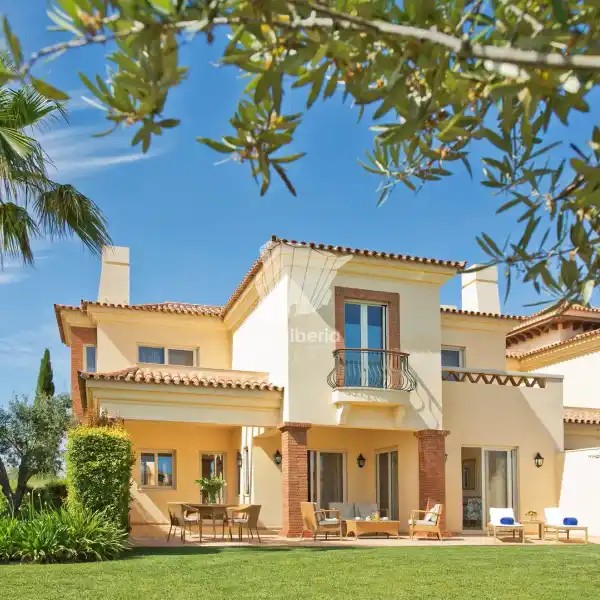LUXURY HOME IN A GOLF PARADISE