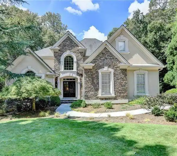 MODERN LUXURY MASTERPIECE IN COVETED CHARTWELL ENCLAVE