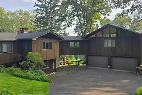 Bright Contemporary  Home with Panoramic Views