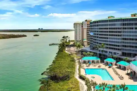 Beautifully Updated Condo in Waterside at Bay Beach