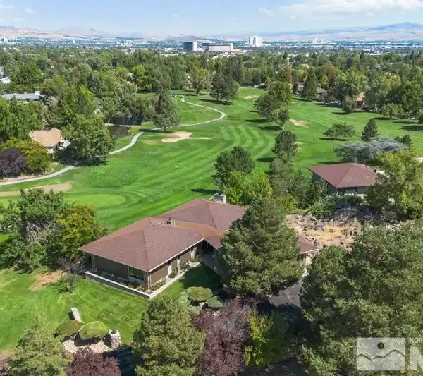 PRIVATE ONE-STORY HOME ON THE LAKERIDGE GOLF COURSE