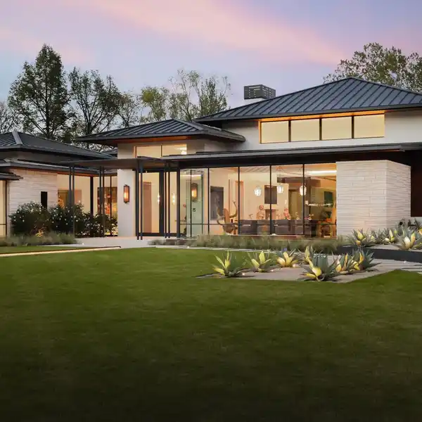 STRIKING LAKE AUSTIN CONTEMPORARY ESTATE