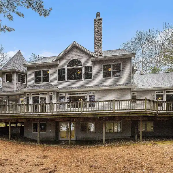 MAGICAL LIVING ON LAKE MICHIGAN