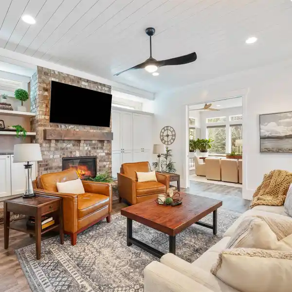 COASTAL BUNGALOW IN GATED LAKEMOOR