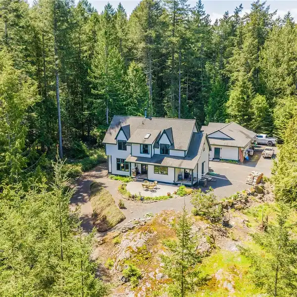 CHARMING SAN JUAN COTTAGE ON PRIVATE WOODED ACRES