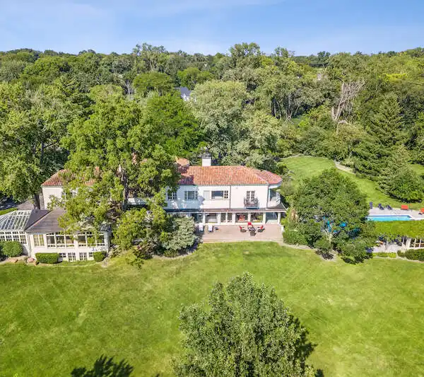 SPRAWLING SECLUDED OASIS